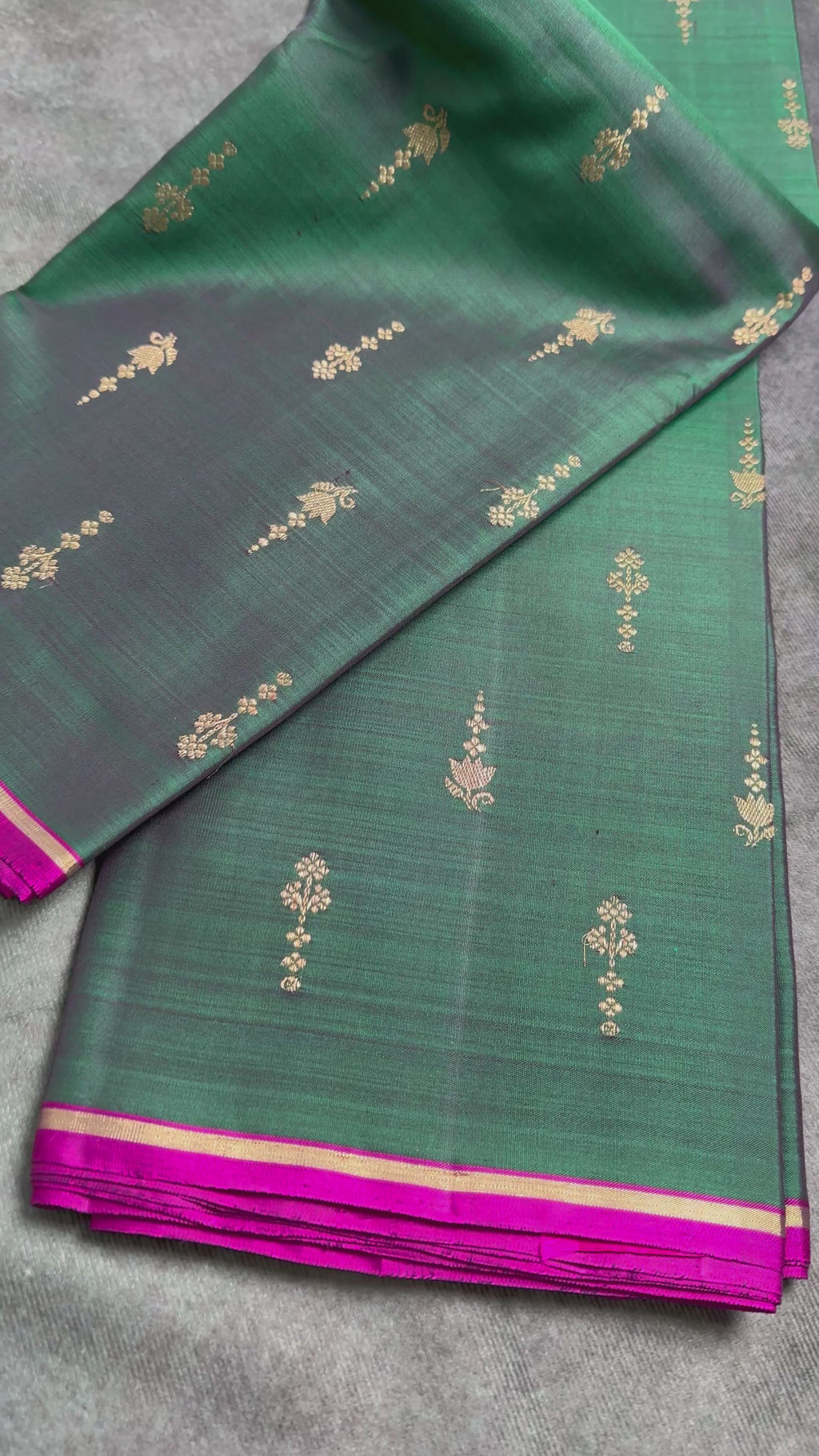 Emerald green borderless Kanchipuram silk saree